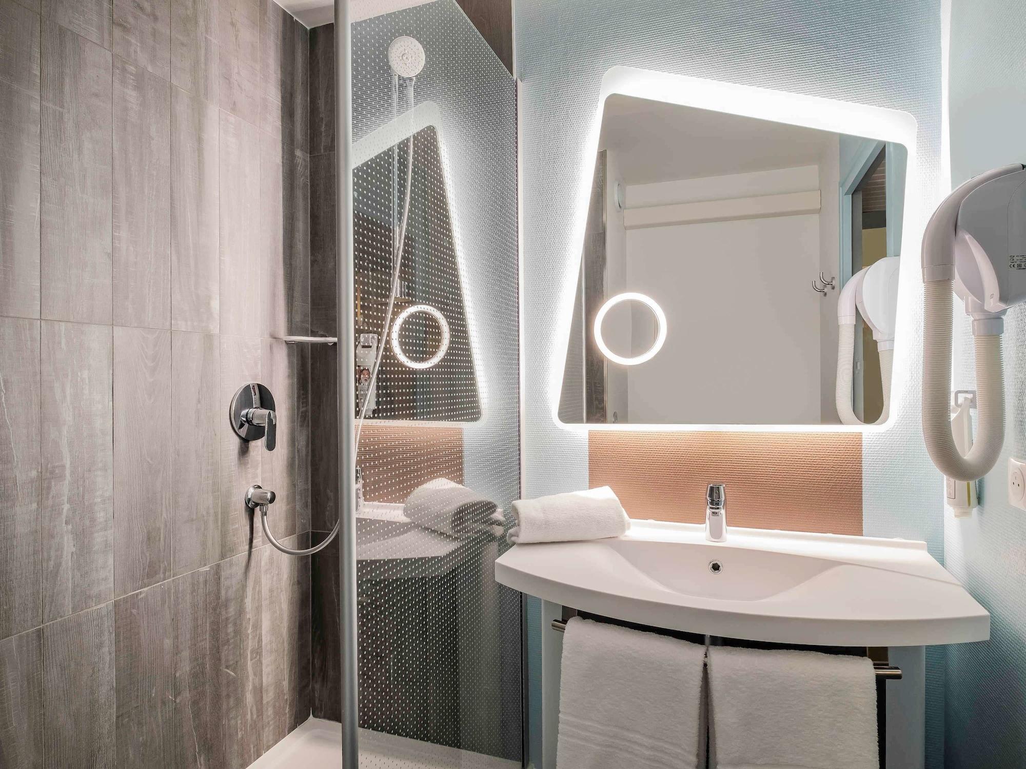 Ibis Amboise Hotel Bagian luar foto