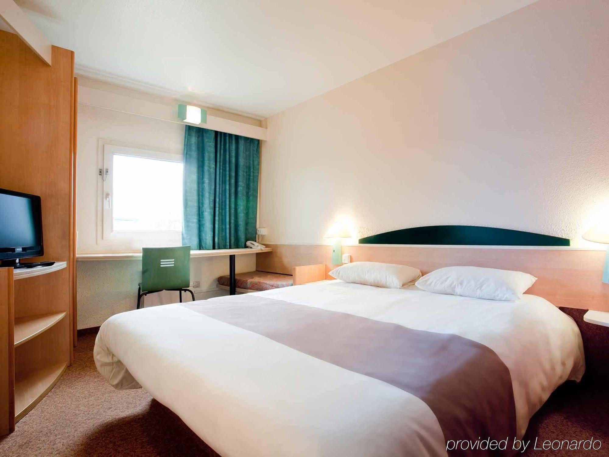 Ibis Amboise Hotel Bagian luar foto